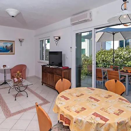 3 Bedroom Cozy In Supetar