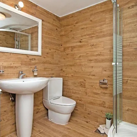 3 Bedroom Cozy In Supetar