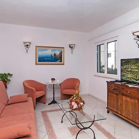 Vakantiehuis 3 Bedroom Cozy In Supetar