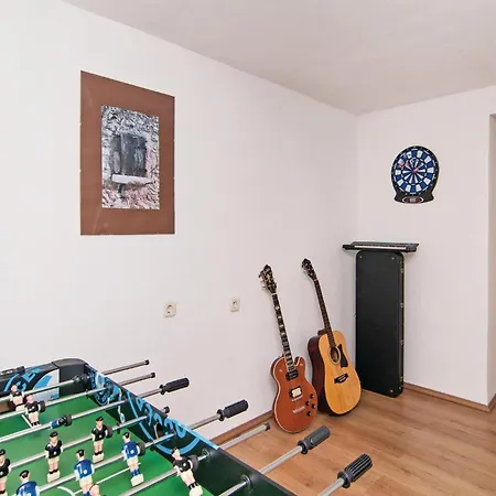 3 Bedroom Cozy In Vakantiehuis Supetar